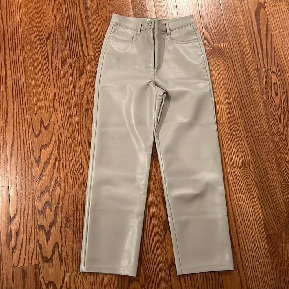 Aritzia Gray Ankle Cropped Pants